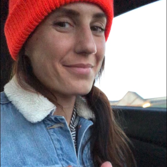 Profile Picture of Carly Sauve (@carlysauve) on Poshmark