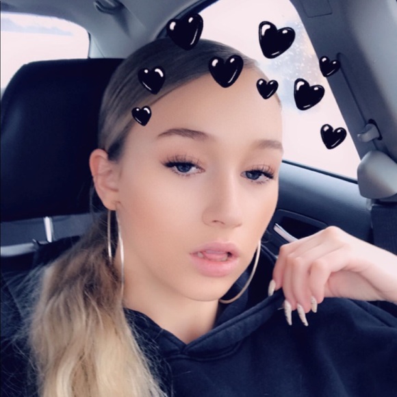 Profile Picture of Katie Ashley (@katieashleyy) on Poshmark