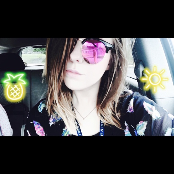 Profile Picture of Amanda Bennington (@mandidyan) on Poshmark