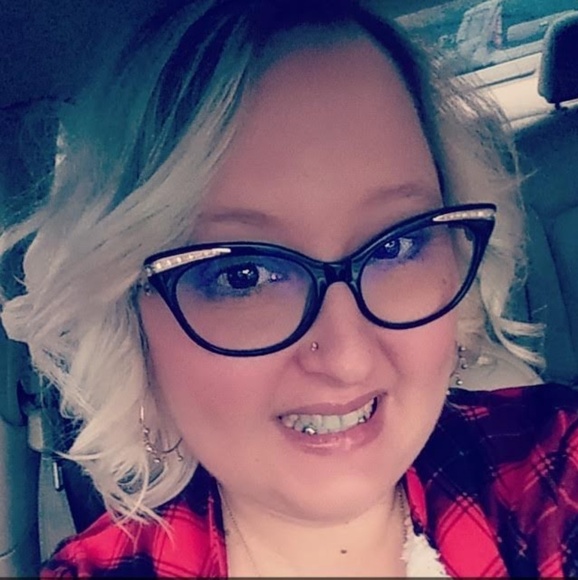 Profile Picture of Amber Dingerson (@amberr844) on Poshmark