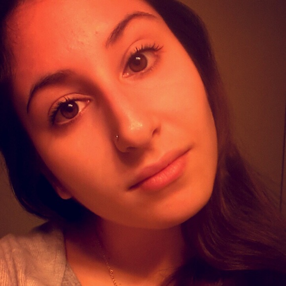 Profile Picture of Serena Fuccillo (@sfuccillo) on Poshmark