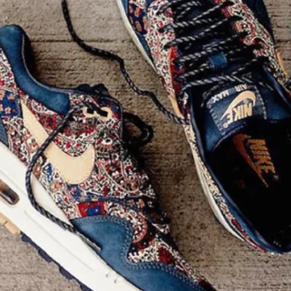 Profile Picture of Kia Roberts (@kia2o) on Poshmark