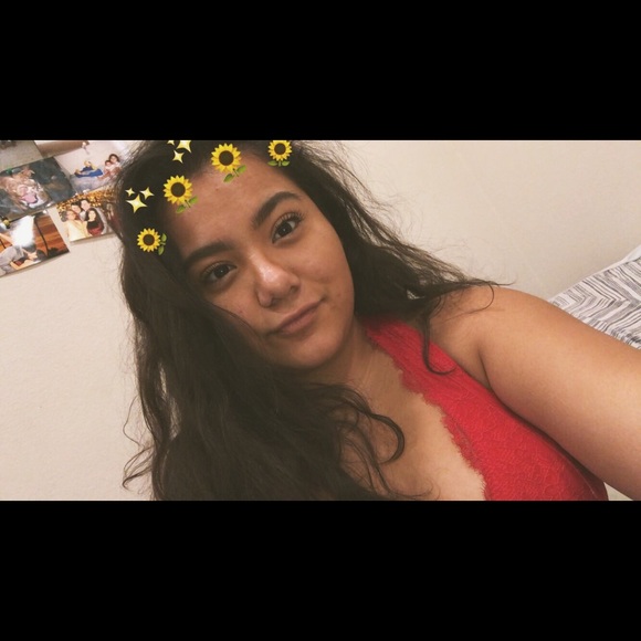 Profile Picture of Bryanna Valenti (@breevalenti) on Poshmark