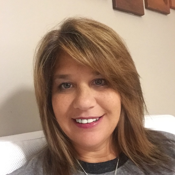 Profile Picture of Lisa Fournier (@lisa_angela826) on Poshmark