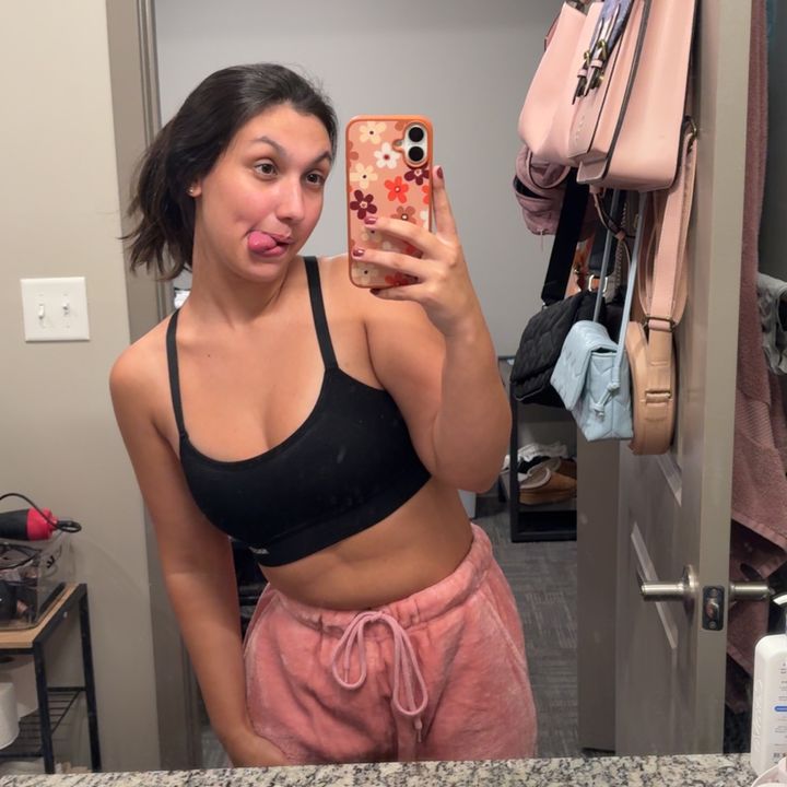 Profile Picture of julia_mvaz (@julia_mvaz) on Tiktok