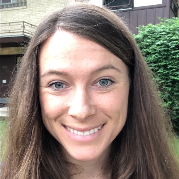 Profile Picture of Libby Dassow (@eddassow) on Poshmark