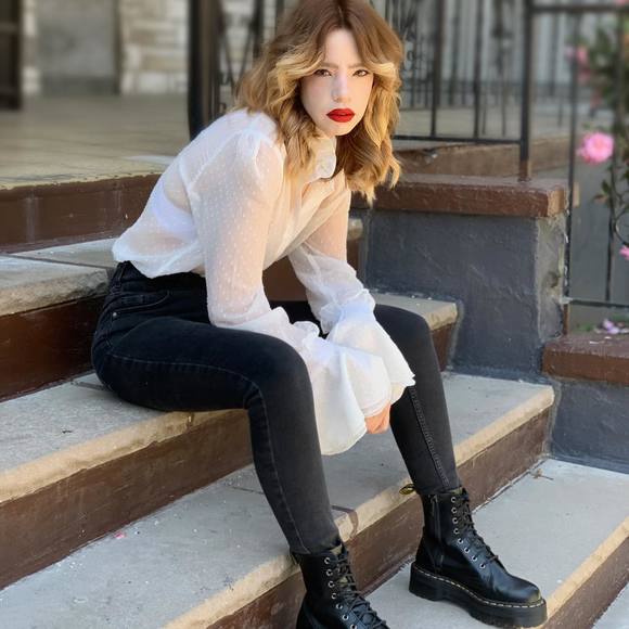 Profile Picture of Rose Mazzarino (@rose2787) on Poshmark