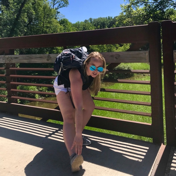 Profile Picture of Tessa Phillips (@tessaphillips_) on Poshmark