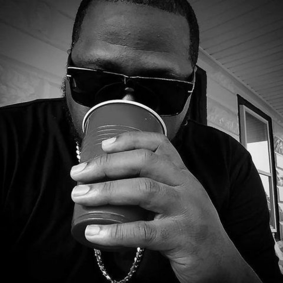 Aaron S. flyy - Poshmark Profile Picture of Aaron S. flyy (@flyyguy8112) on Poshmark