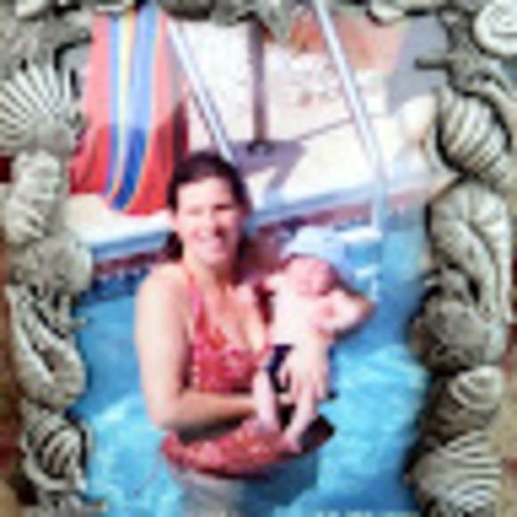 Profile Picture of Christine Garrido (@christinegar314) on Poshmark