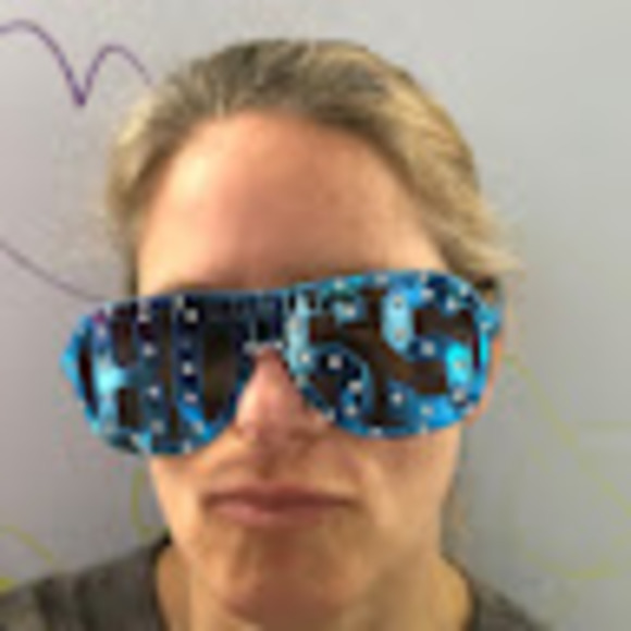 Robin Basalla - Poshmark Profile Picture of Robin Basalla (@robinbasalla) on Poshmark