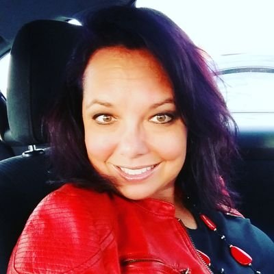 Profile Picture of Danielle Arsenault (@darsenault413) on Twitter
