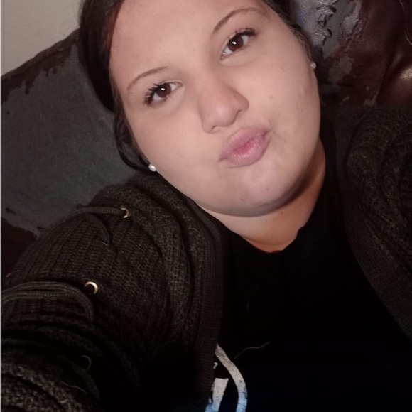 Profile Picture of Samantha Kronenburg (@samanthakronenb) on Poshmark