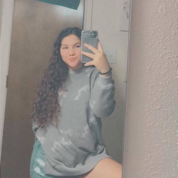 Profile Picture of Yesenia Ceballos (@yceballos90) on Poshmark