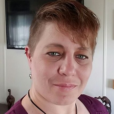 Profile Picture of Laurie Nicholson (@LaurieBarnello) on Twitter