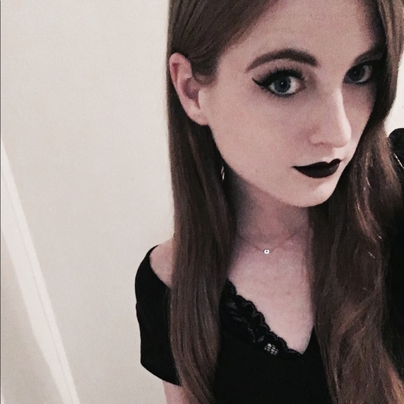 Profile Picture of Christina Millard (@christinadearr) on Poshmark