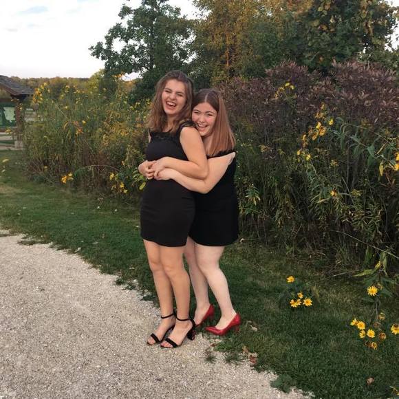 Profile Picture of Lizzy Turok (@shoppingirl1247) on Poshmark