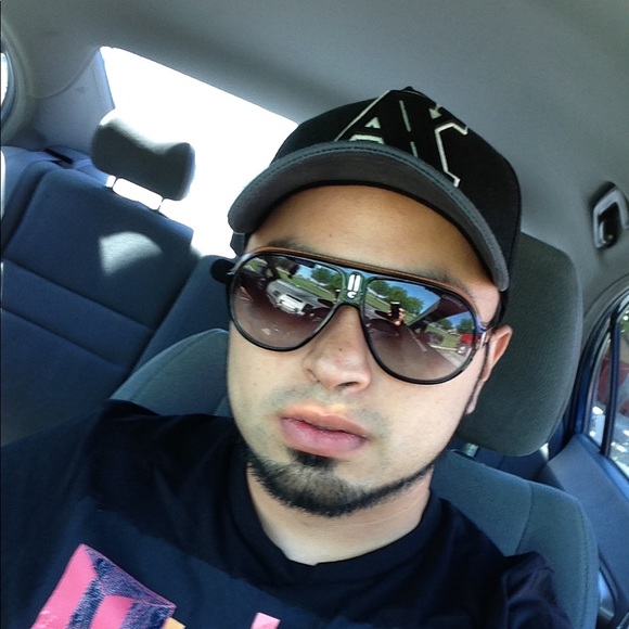 Profile Picture of Tomas Luna (@huachipipis) on Poshmark