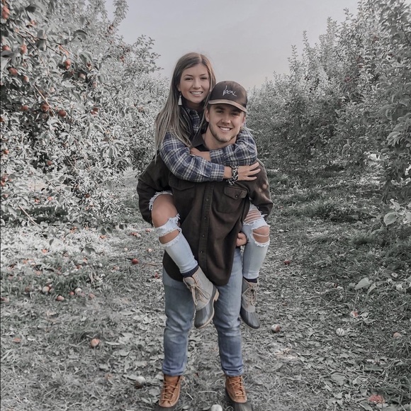 Profile Picture of Jess Wilson (@jesslynnwils5) on Poshmark