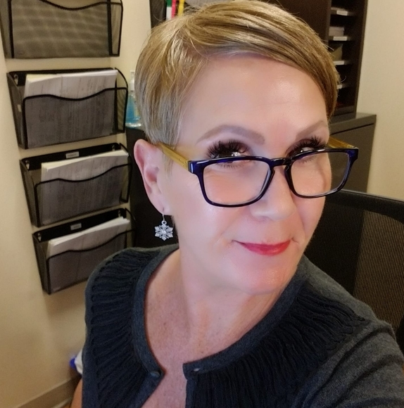 Profile Picture of Robin Campbell (@tinydancer65) on Poshmark