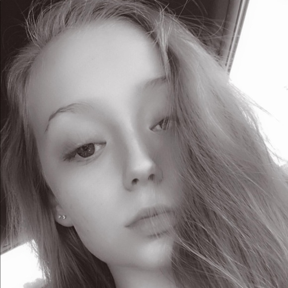 Profile Picture of Dawn Carter (@dawn_cb) on Poshmark