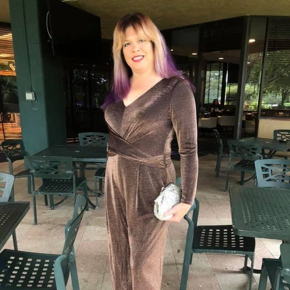 Profile Picture of Kellie Heburn (@itsme2) on Poshmark