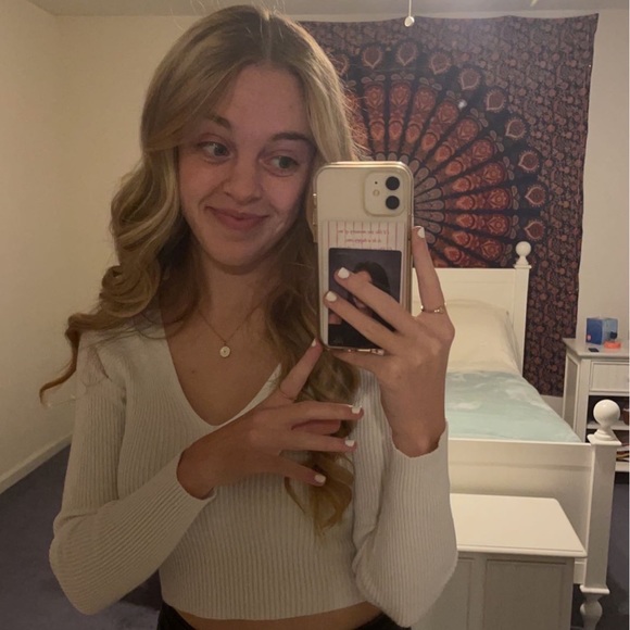 Profile Picture of Samantha Emberger (@semberger) on Poshmark