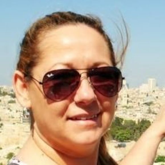 Profile Picture of Staci Byrum (@tinywater) on Poshmark