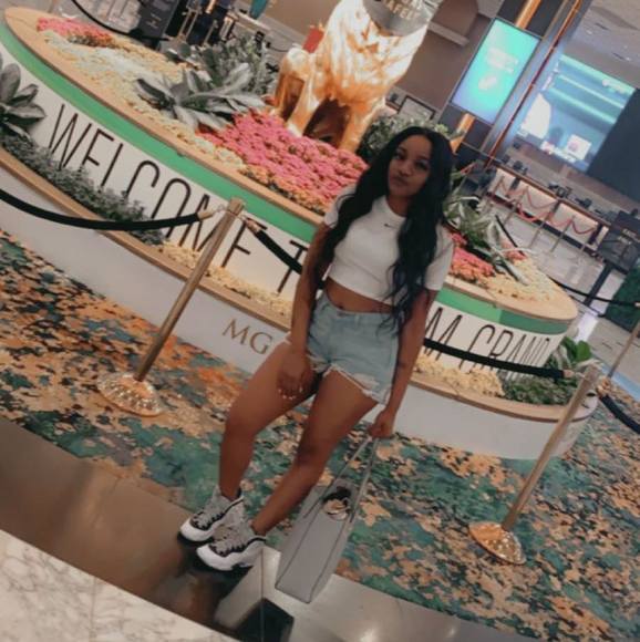 Profile Picture of Ebony Boldon (@ebonyyyy_) on Poshmark