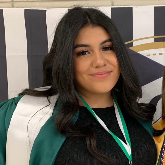 Profile Picture of Jimena Valle (@jvalle002) on Poshmark