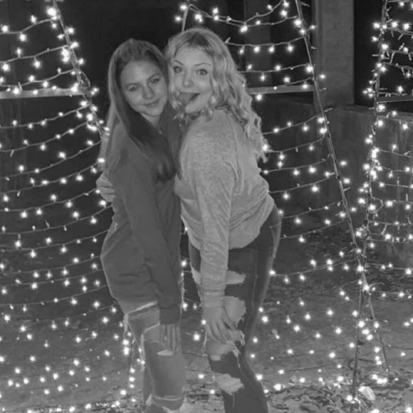 Profile Picture of Chloe Webb (@chloewebb669) on Poshmark