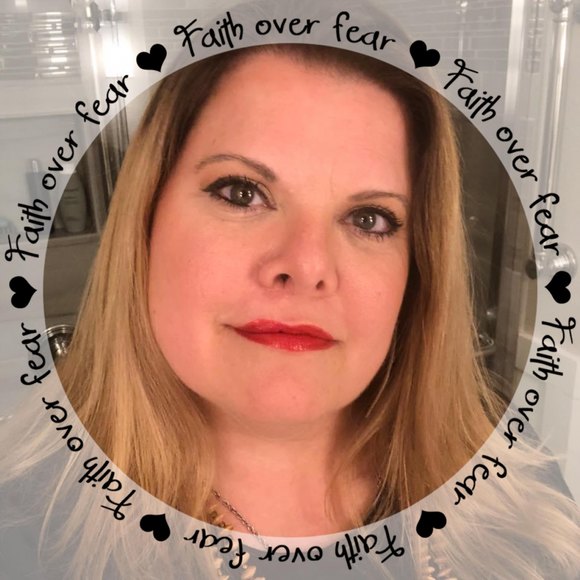 Profile Picture of Darinda Ross (@mommad2015) on Poshmark