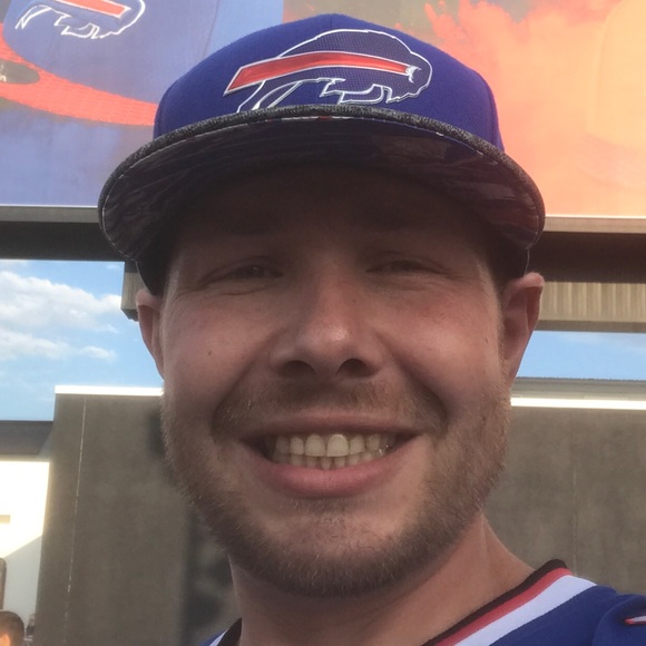 Profile Picture of Stephen Serrianni (@sserrianni) on Poshmark