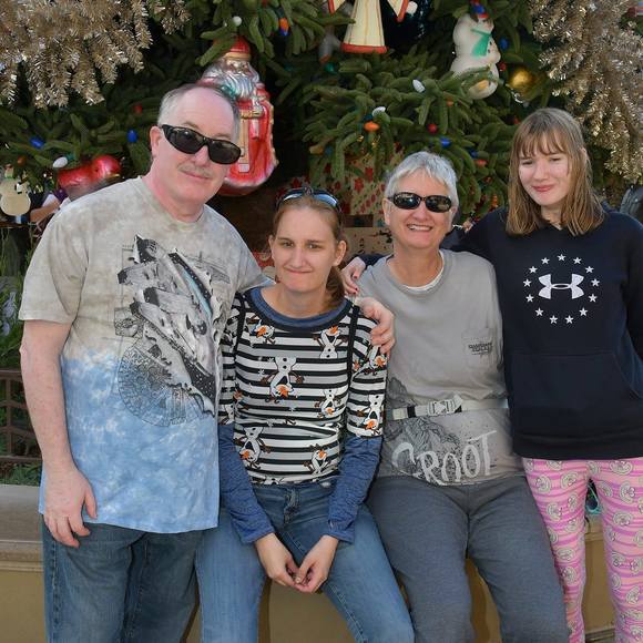 Profile Picture of Lisa Gaebler (@lisagaebler) on Poshmark