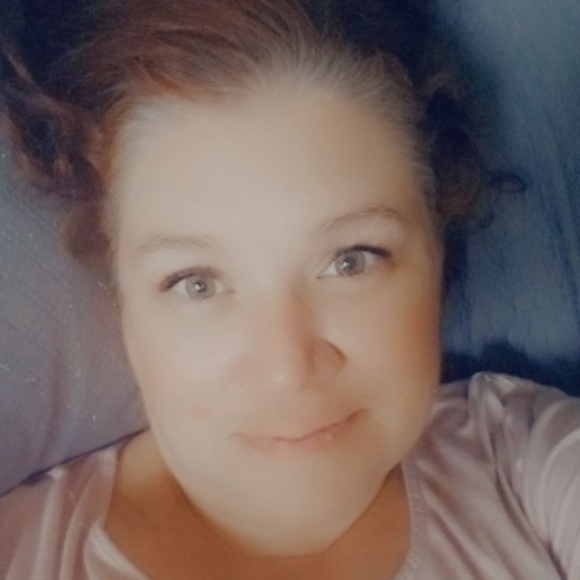 Profile Picture of Jennifer Turland (@jenturland) on Poshmark