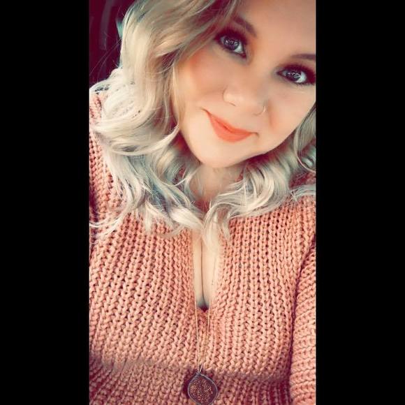 Profile Picture of Crystal Schmidt (@crystalkay1108) on Poshmark