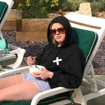Profile Picture of Rebecca. (@BeccaSpring) on Twitter