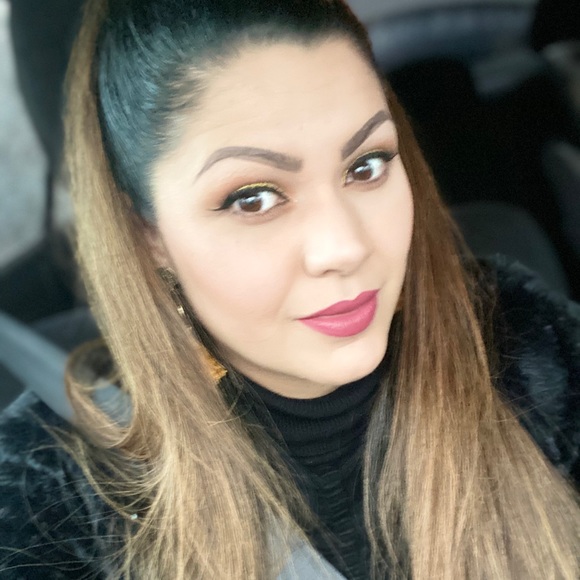 Profile Picture of Valebella Lo (@pitukis0809) on Poshmark
