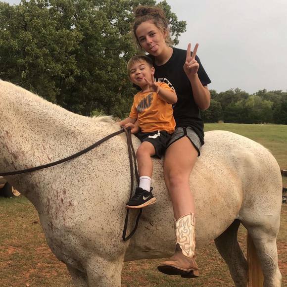 Profile Picture of Abby sue Oates (@1hothippiema) on Poshmark