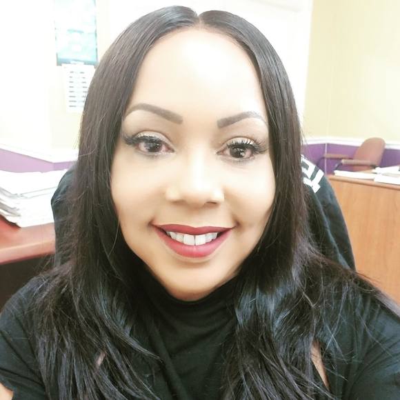 Profile Picture of Linnette Blackshire (@dimples407) on Poshmark