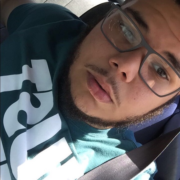 Profile Picture of Steven Crump (@stevencrump93) on Poshmark