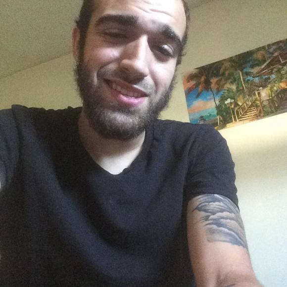 Profile Picture of Joey Arpa (@joeyarpa) on Poshmark