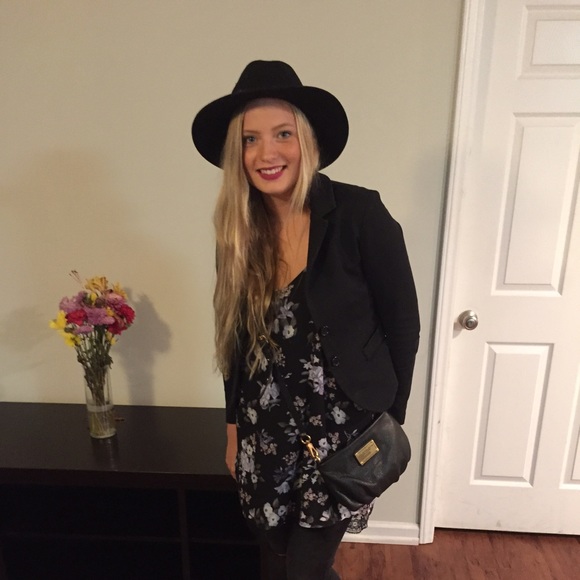 Profile Picture of Hanna Johannsdottir (@hmjohanns) on Poshmark