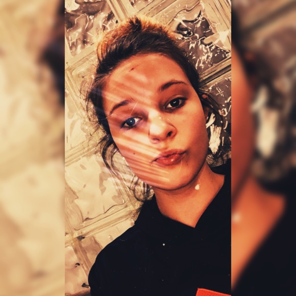 Profile Picture of Lexi Stilwell (@lexistilwell098) on Poshmark