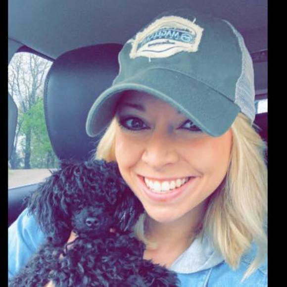 Profile Picture of Paige Bruce (@paigembruce) on Poshmark