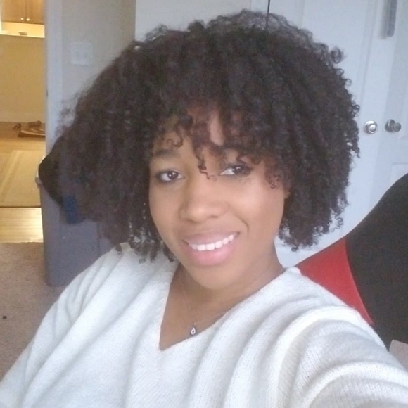 Profile Picture of Danielle Weaver (@daweaver13) on Poshmark