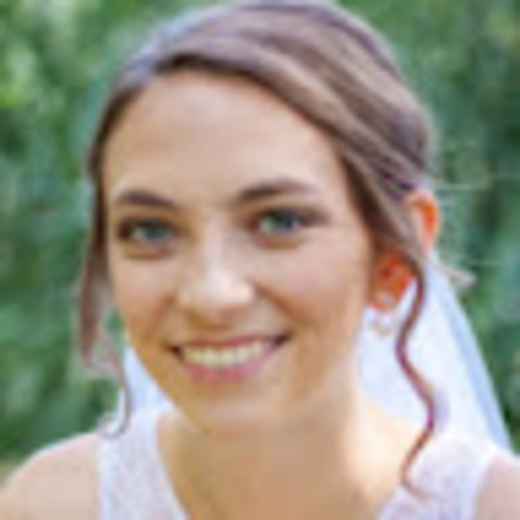 Profile Picture of Katrina Rozeveld (@katrinarozeveld) on Poshmark
