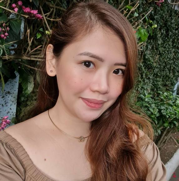 Profile Picture of Glenah Miguel-real (@glenahmarie_21) on Poshmark