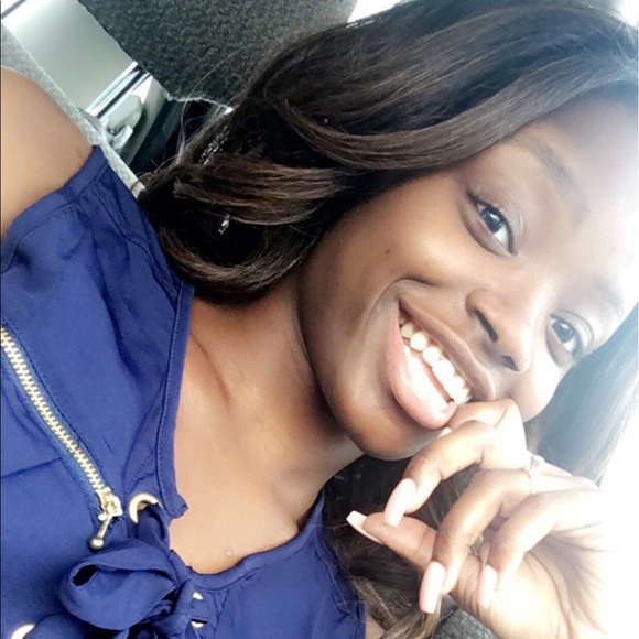 Profile Picture of Danielle Lockett (@lock_loyalty) on Poshmark