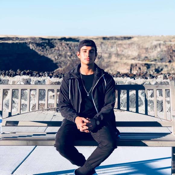 Profile Picture of Cesar Suarez (@csuarez272) on Poshmark